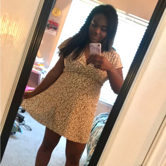 Aerie yellow floral wrap dress - Picture 5 of 5